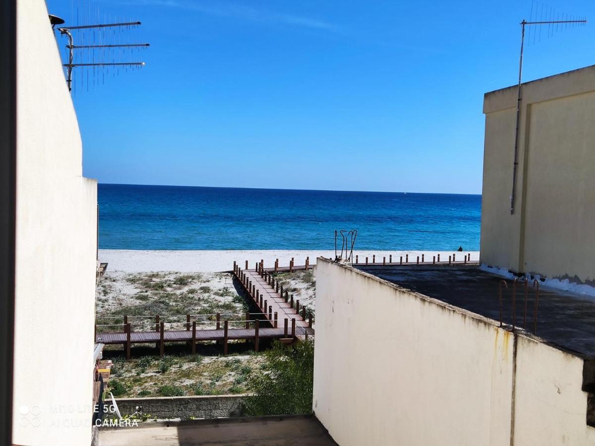 Corona'S Apartment- Fronte Spiaggia La Caletta Eksteriør bilde